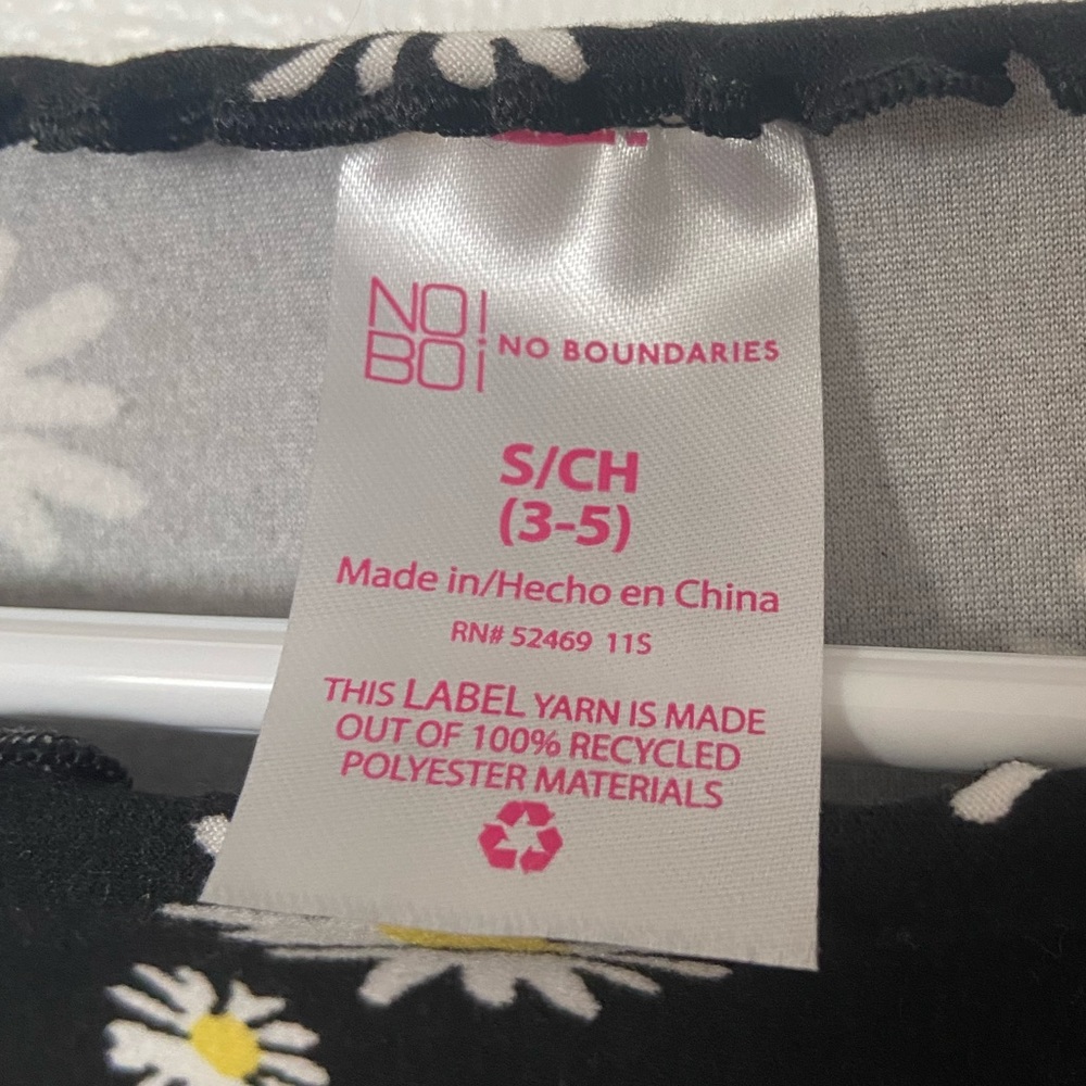 No Boundaries Daisy Cropped Top